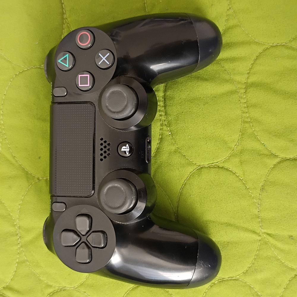 PS4 Slim, Black DualShock Controller